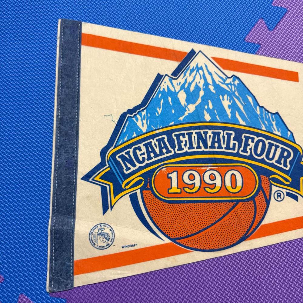 1992 NCAA Final Four Basketball Tournament White Pennant Duke Blue Devils Champs - Picture 3 of 3